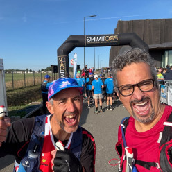 2 fiers représentants de la marche nordique à la Bâtirun !